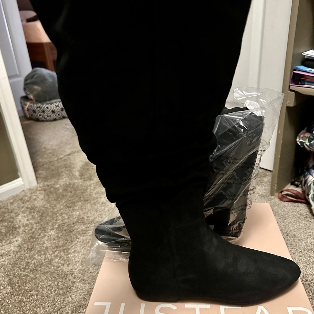 Black flat boots